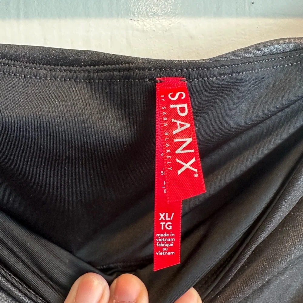 SPANX Shiny Black Leggings - Picture 3 of 4